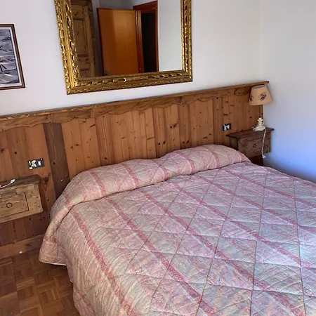 Monica's Viola アパート